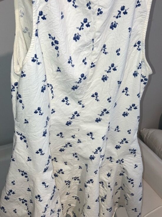 Universal Thread White and Blue Floral Top - Picture 3 of 5
